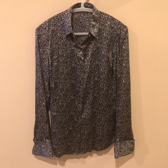☑️ANN TAYLOR Silk Blouse - Picture 7 of 8